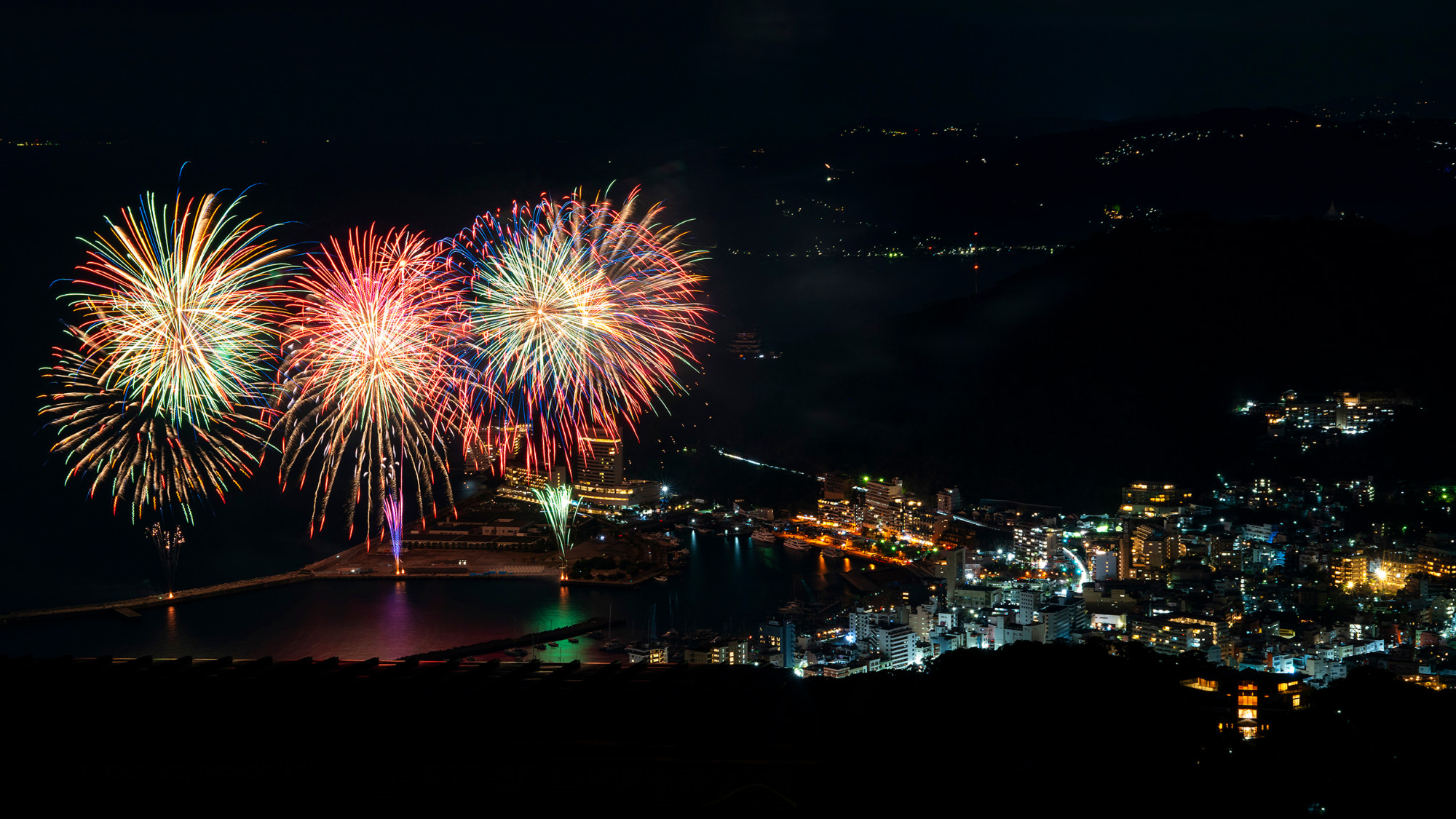 熱海海上花火大会を望める