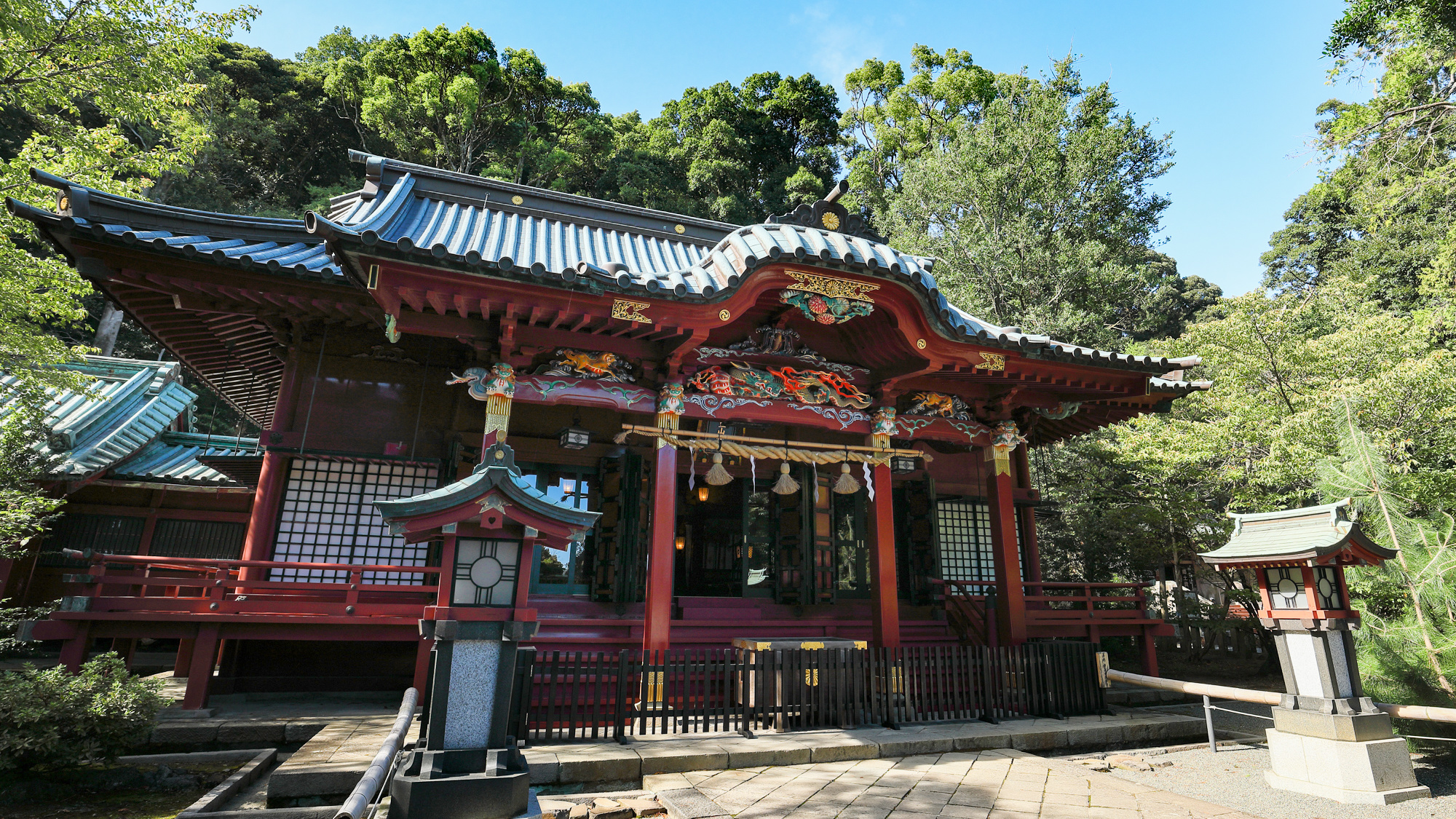 【伊豆山神社】江戸時代には伊豆大権現と呼ばれ、徳川家康も参拝に訪れた歴史のある神社です。