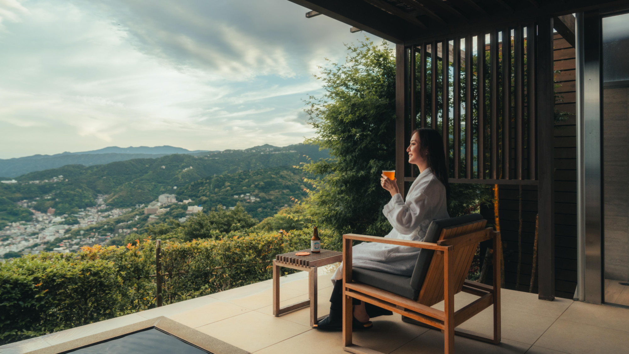 【露天風呂付きツイン】こだわりのコーヒー紅茶の他にも冷蔵庫内のソフトドリンクはすべて無料。ひと息つ