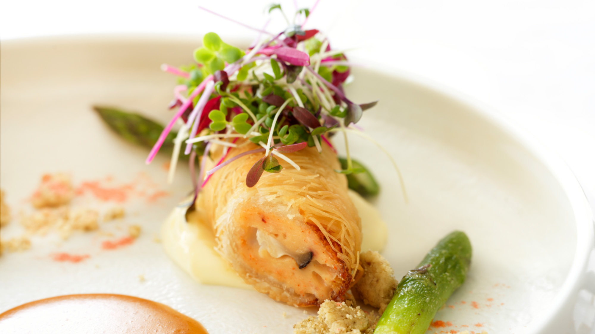 【2026春・ディナーメニュー】前菜：桜海老と原木椎茸のカダイフ巻き ソースクリュスタッセ