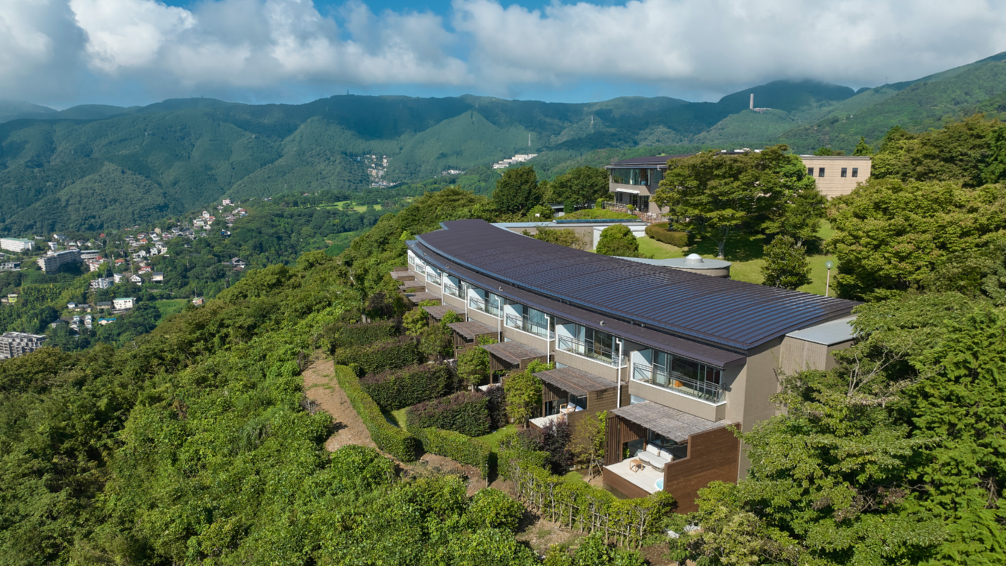 【外観】相模湾を一望する伊豆山標高361メートルに佇む「森の邸宅」