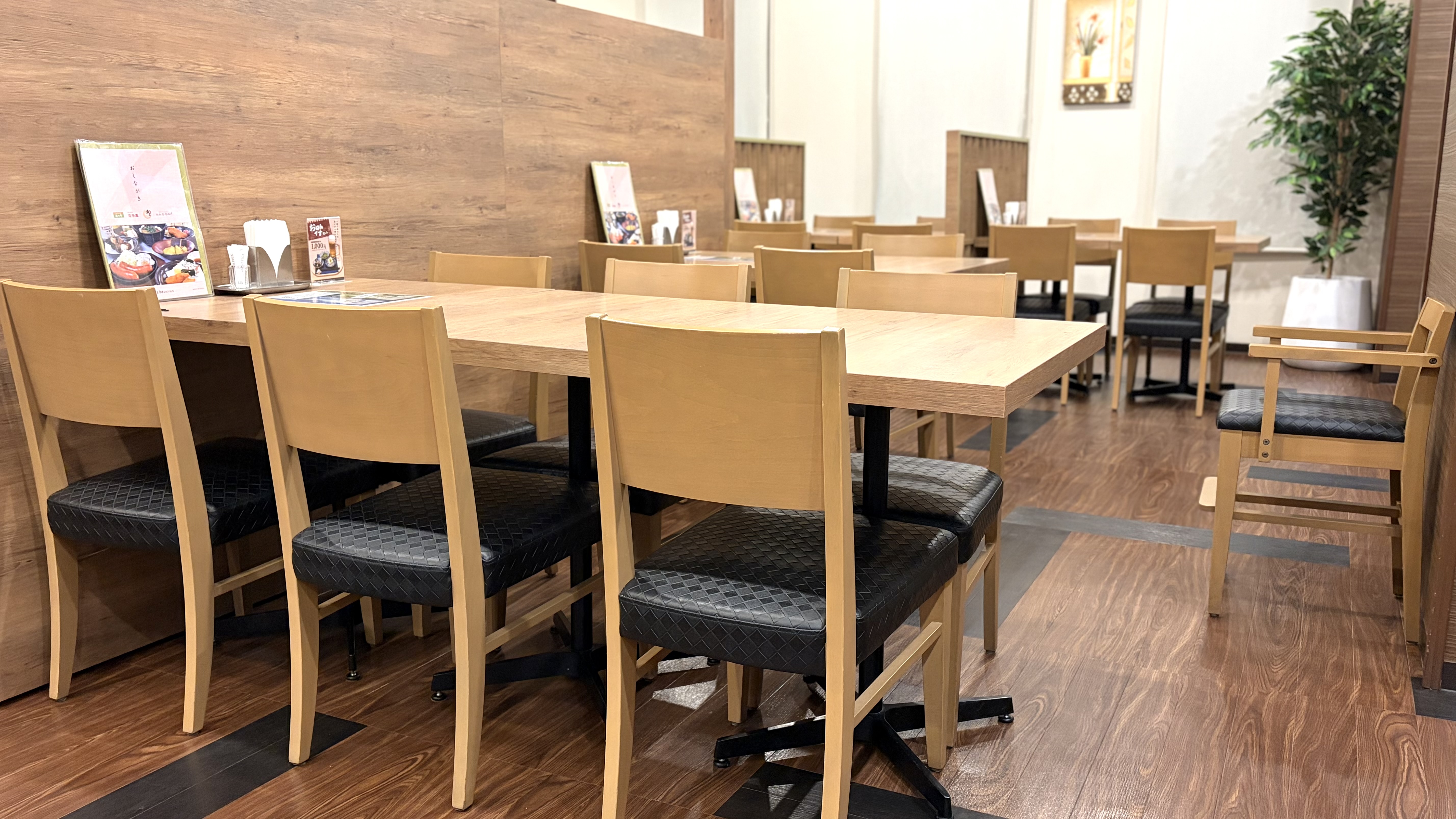 【花々亭】夕食 座席例（テーブル席）