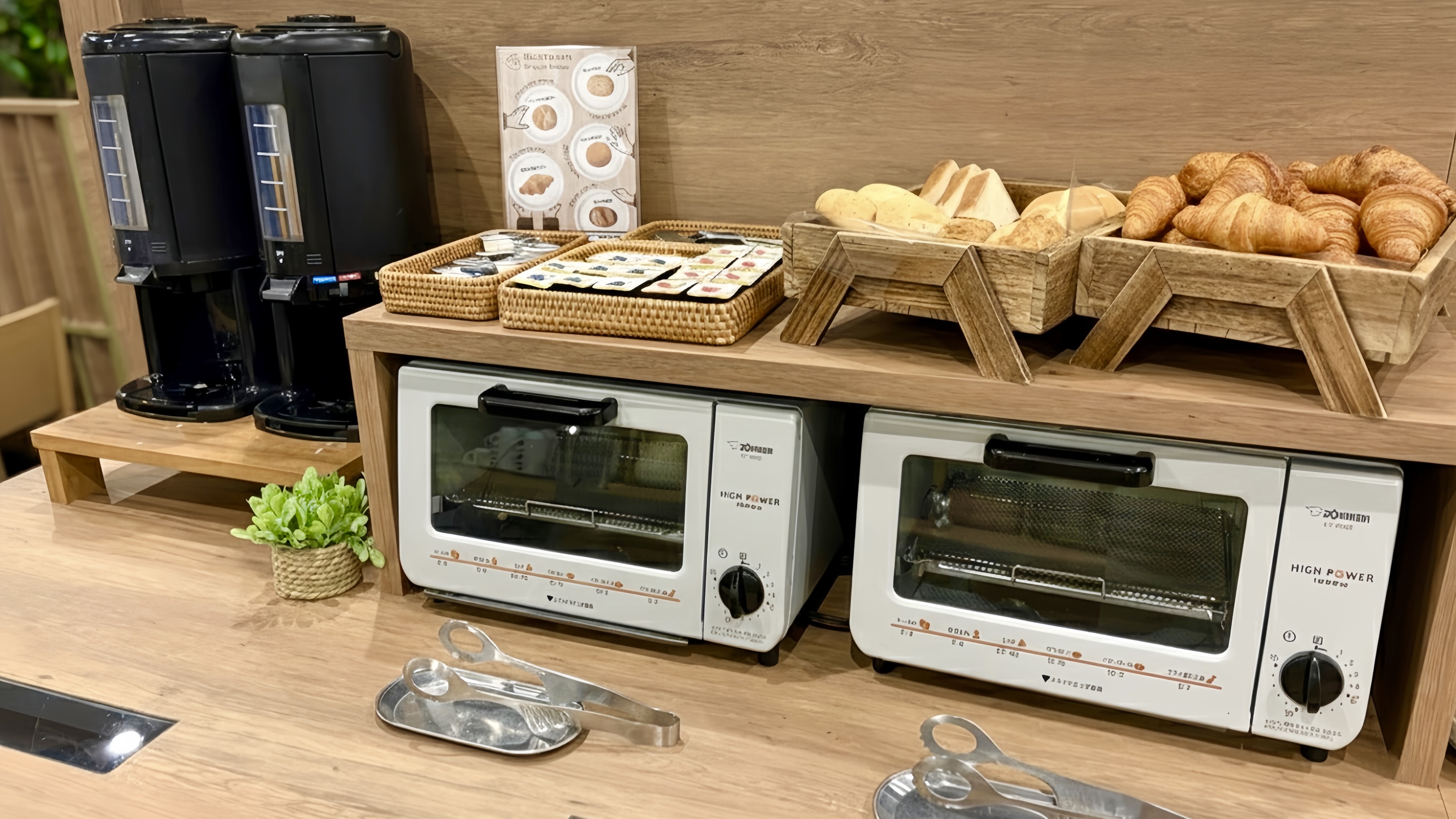  【花茶屋】朝食バイキング パンコーナー 