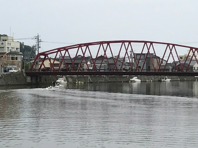 輪島川といろは橋　渡ると朝市