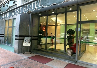ホテルの入り口 Hotel Entrance
