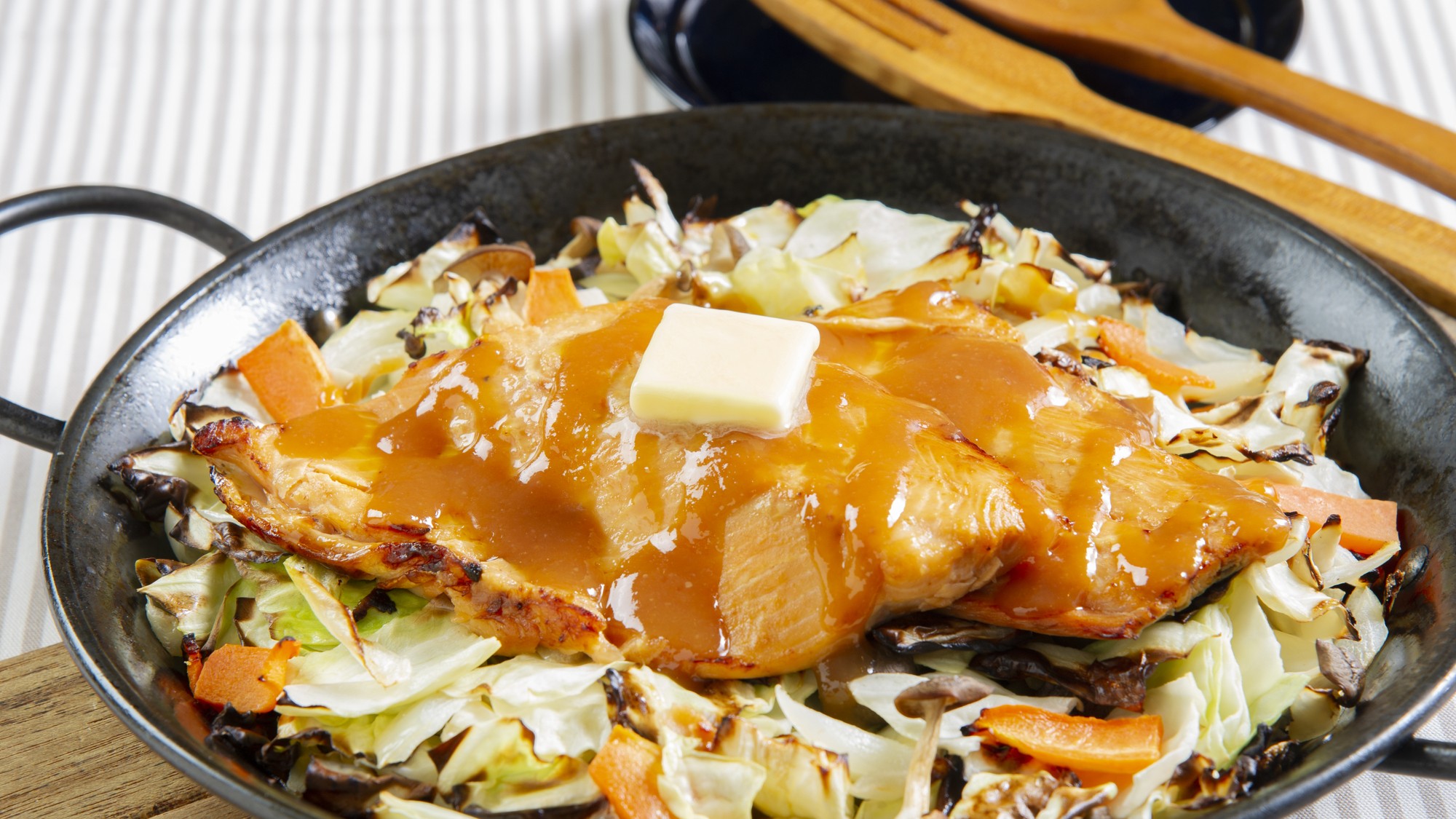 2026年春の朝食メニュー♪～サクラマスと春キャベツのちゃんちゃん焼き～