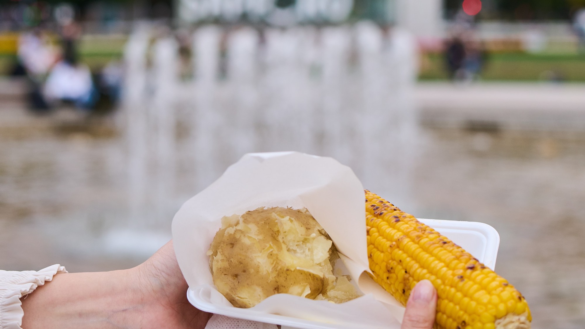 大通公園名物・とうきびとじゃがバター