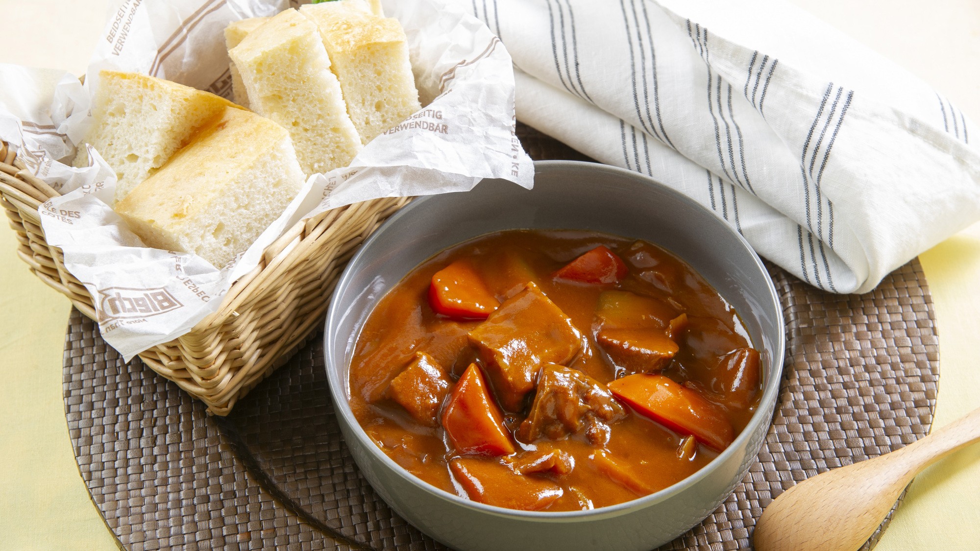 2026年春の朝食メニュー♪～北海道産牛のビーフシチュー・北海道産小麦の自家製フォカッチャ～