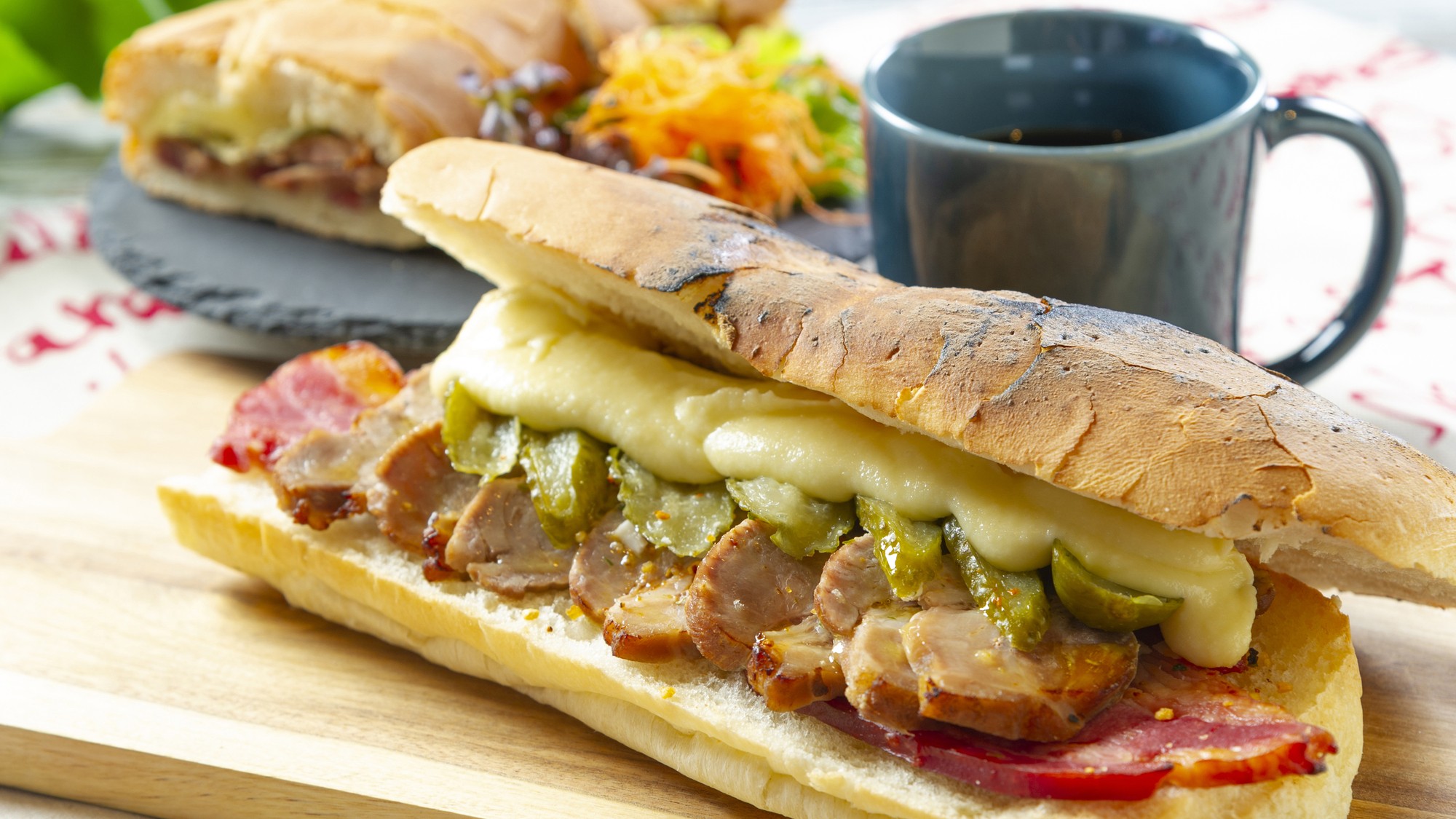 2025年夏の朝食メニュー♪～北海道産ポークのバゲットサンド～