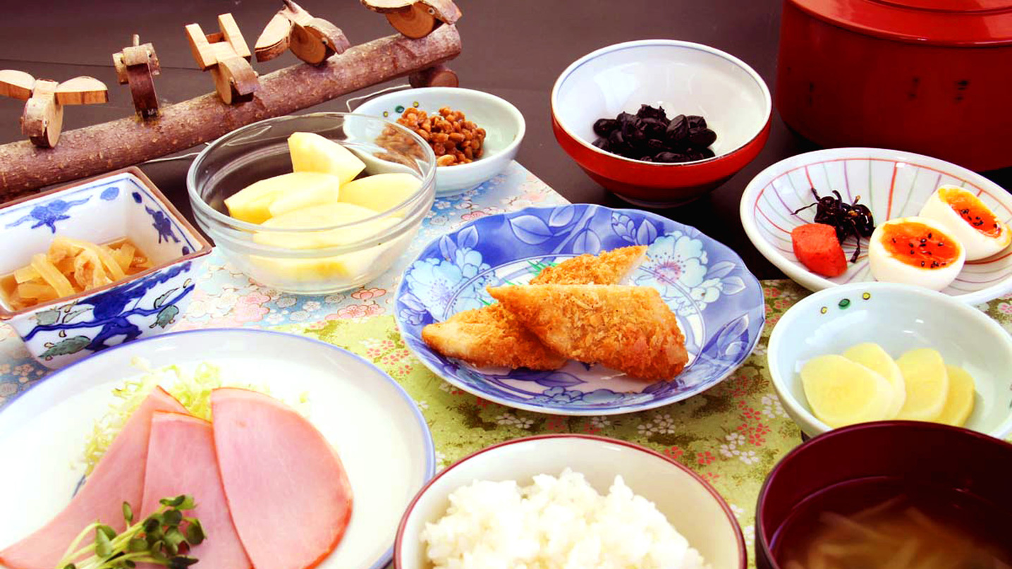 ペンション シャレー裏磐梯 チェックイン22時まで 朝食付プラン グリーンシーズンの裏磐梯を楽しもう 楽天トラベル