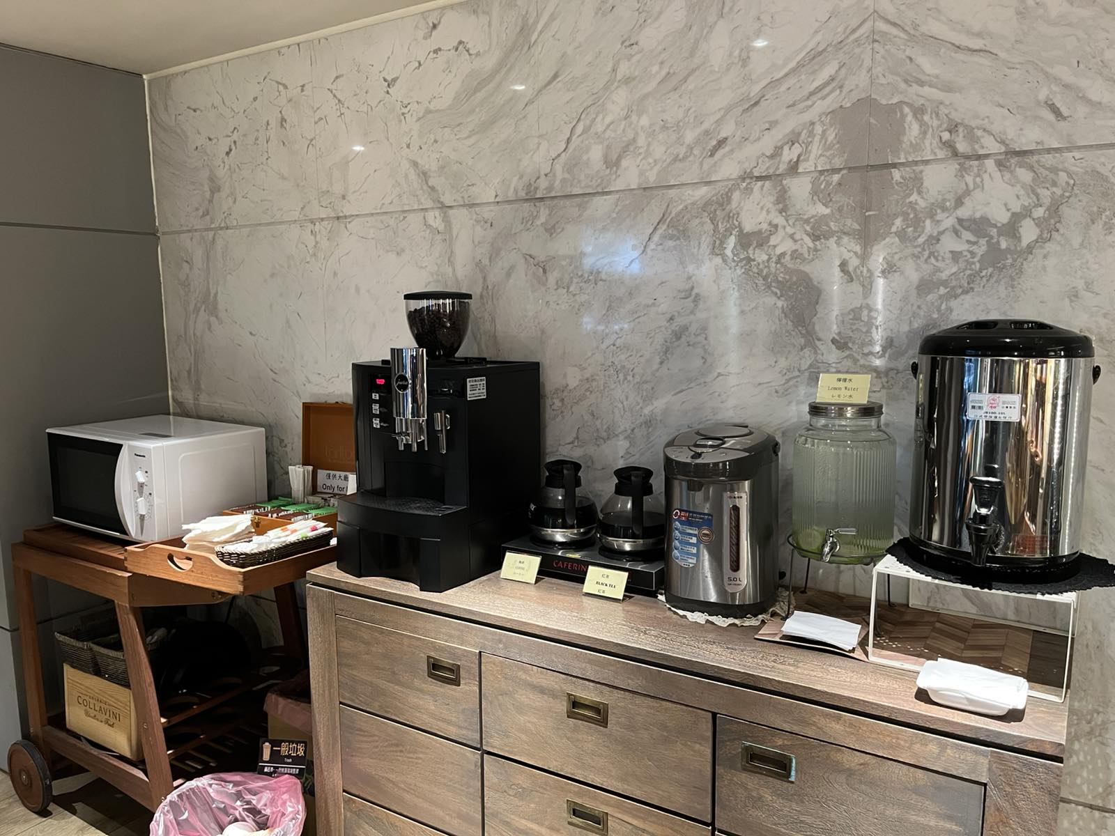 コーヒー、お茶を無料提供