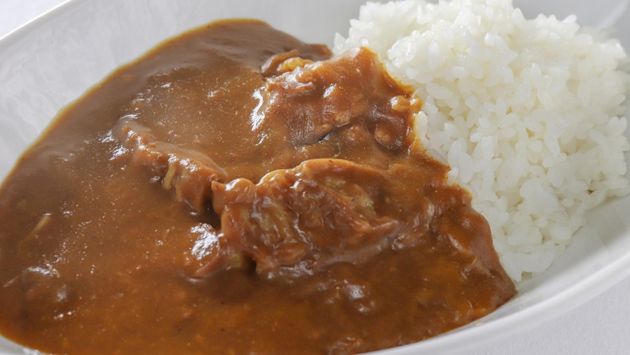 【朝食ビュッフェ】朝の目覚めにぴったりな辛口の特製ビーフのカレーです。