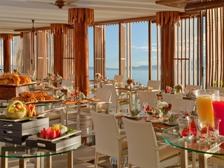 レストラン【Feast Village】