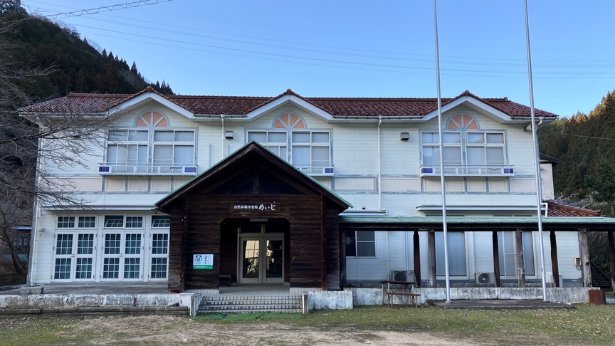 ★素泊まり★木造小学校をリメイク♪広々和室！グループ旅行にオススメ♪※現金特価※