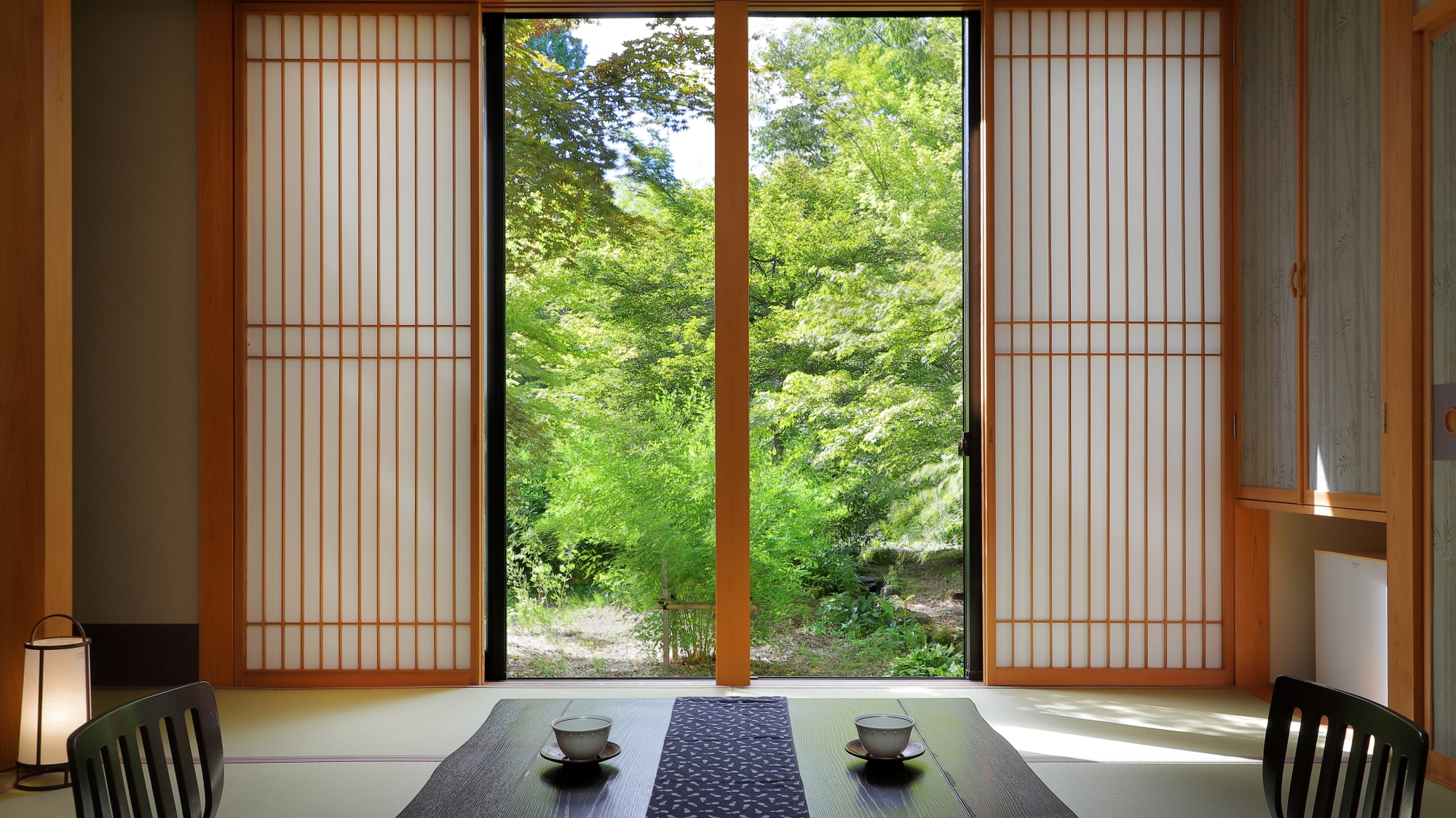 *【和室10畳】足を伸ばしてほっと寛ぐ♪落ち着きのある空間でリラックス。