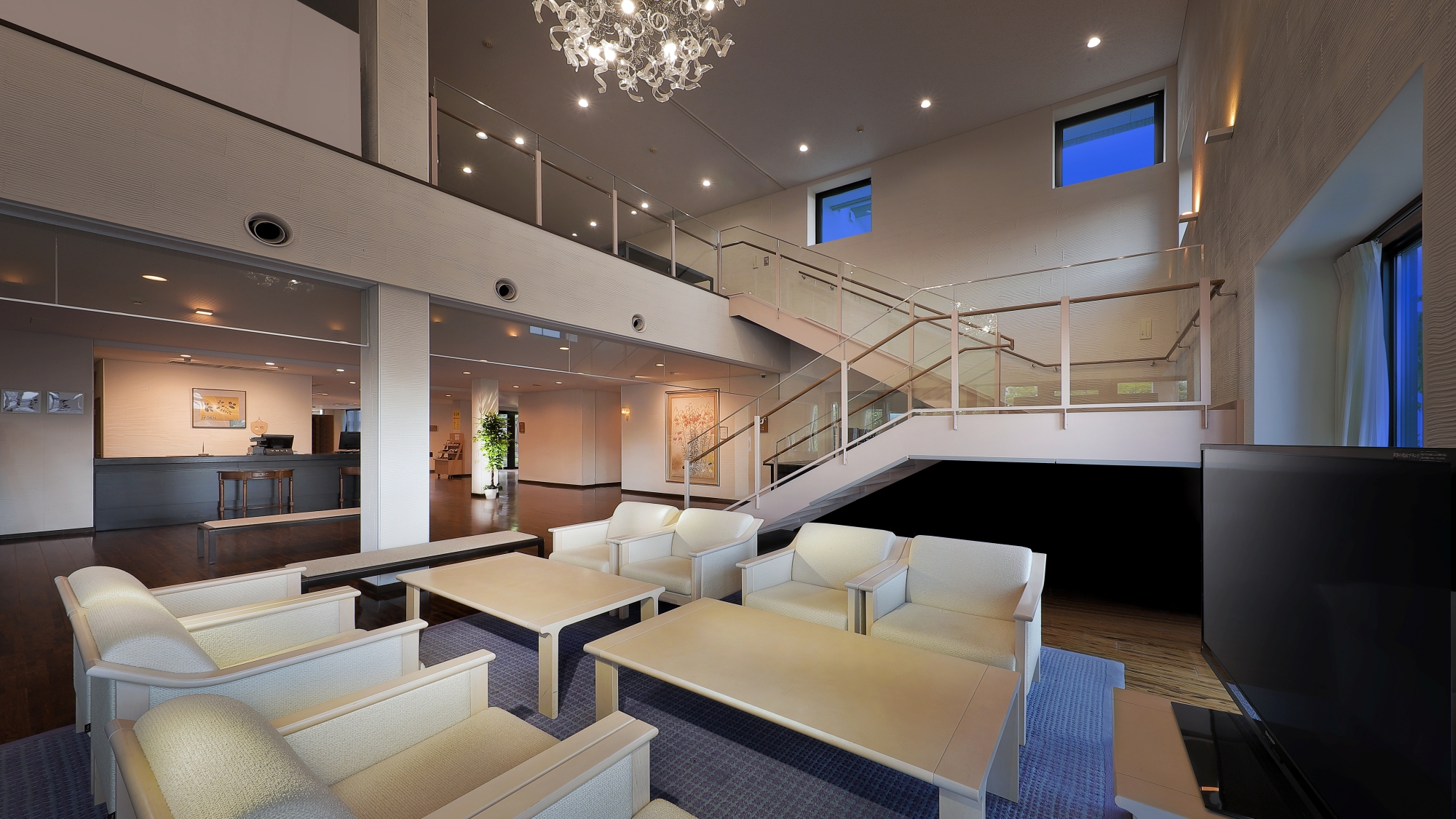 *【ロビー】吹き抜けが開放的なロビー