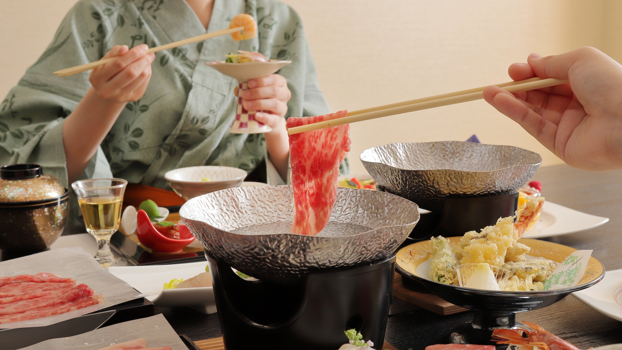 *【お食事イメージ】色鮮やかな小鉢や和牛しゃぶしゃぶをご堪能ください