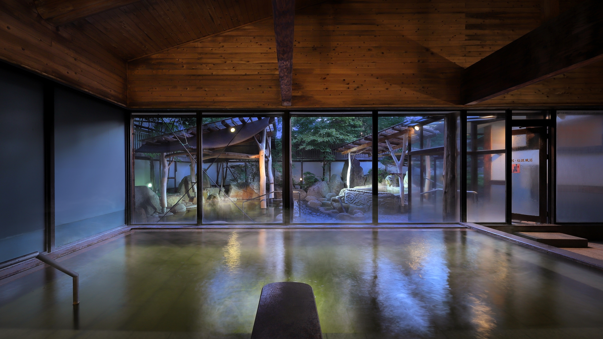 *【大浴場】広々とした空間で、温泉浴を満喫♪