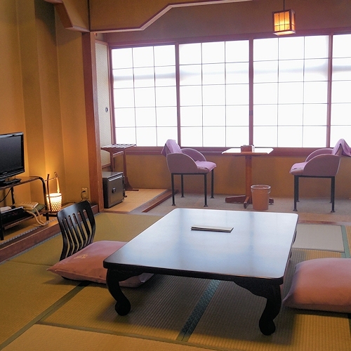 [Main building] Japanese-style room 10 tatami mats (with bath and toilet)