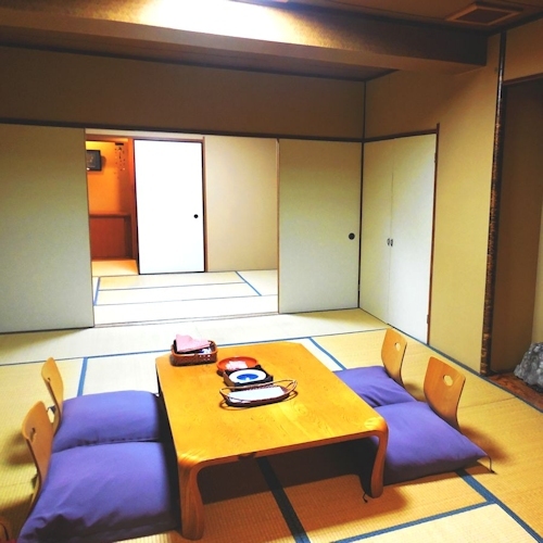 [อาคารตะวันออก (ห้องใหญ่)] ห้องสไตล์ญี่ปุ่น 10 เสื่อทาทามิ + 6 เสื่อทาทามิ (ไม่มีอ่างอาบน้ำ มีห้องน้ำ)