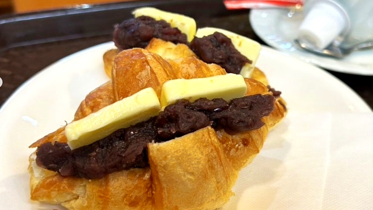 *【新カフェメニュー】こだわりクロワッサンのアンバターサンド♪