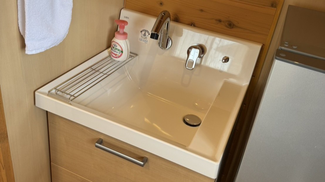 *【コテージA～E】流し台も撤去し、使い勝手の良い清潔感あふれる洗面台に生まれ変わりました。