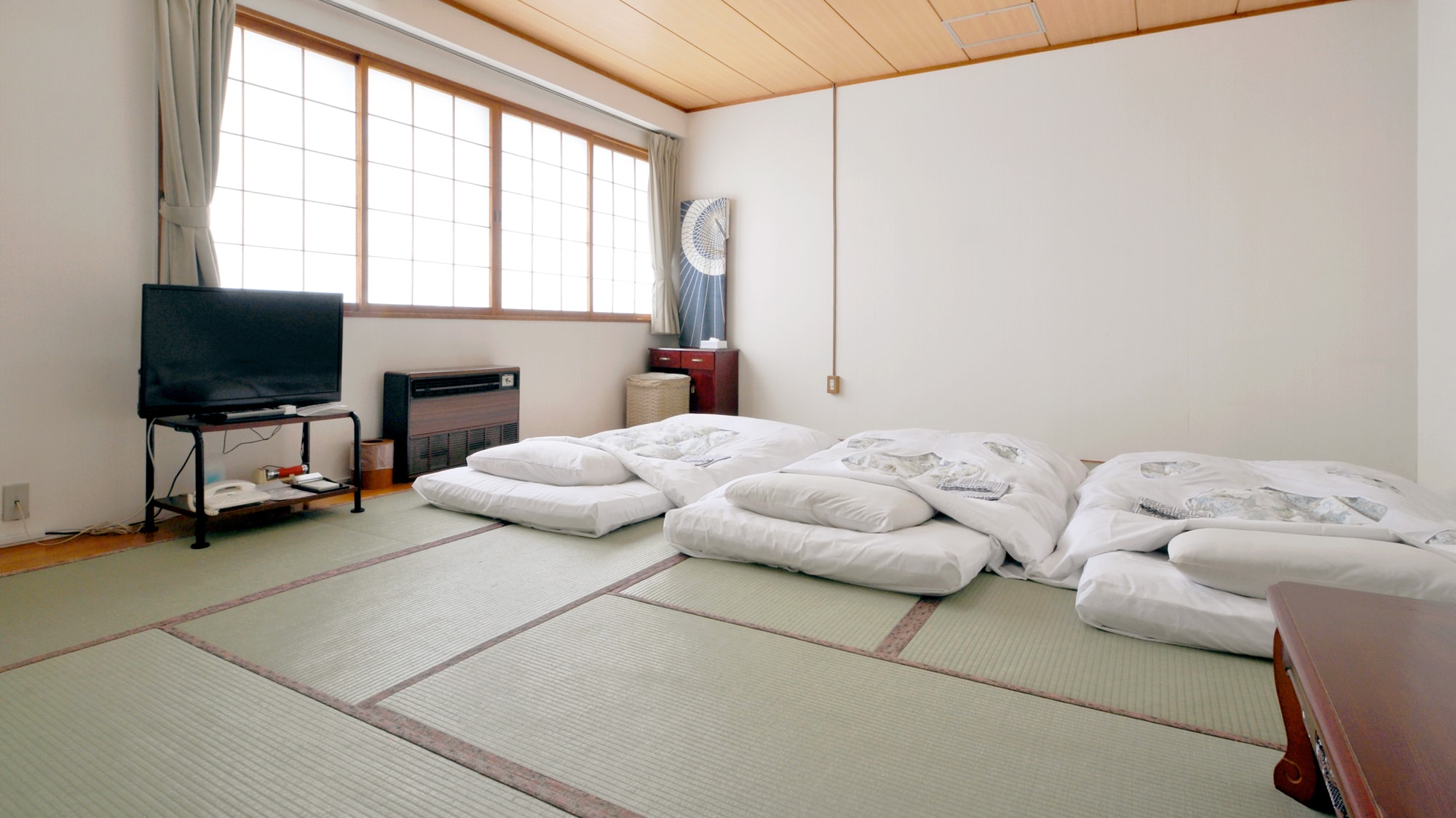 【和室14畳】優しい畳のお部屋でゆっくりと旅の疲れを癒やしてください。