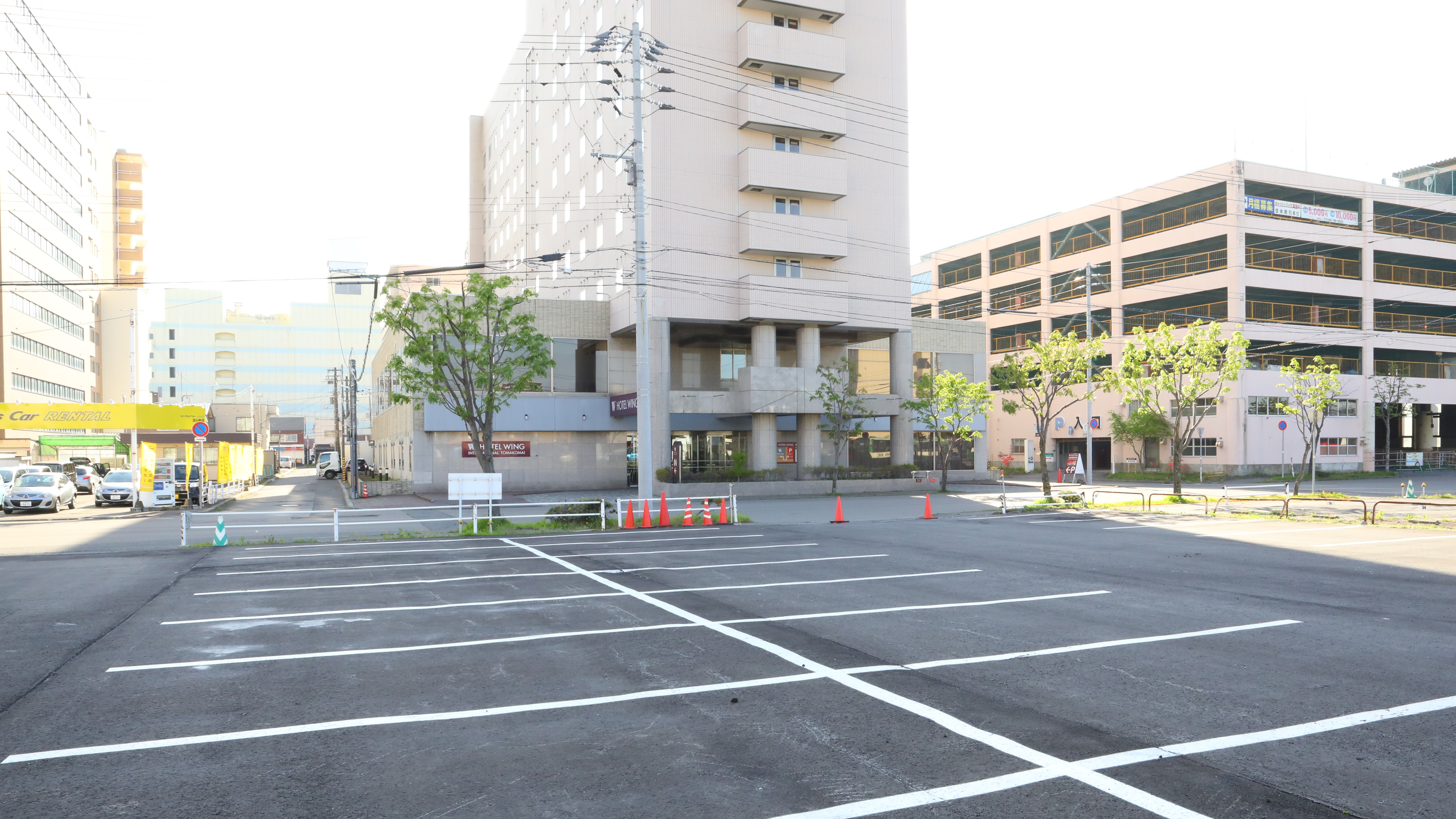 正面平地の駐車場（大型車優先）