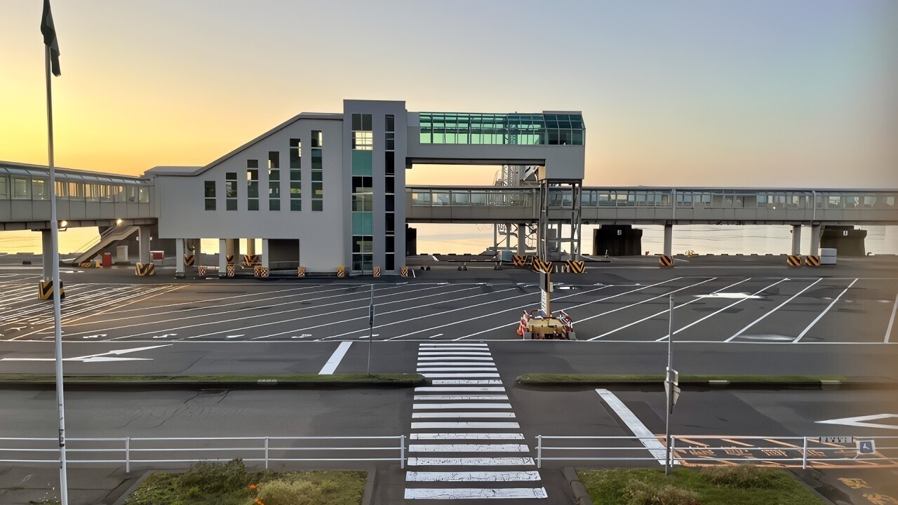 【観光画像】苫小牧西港フェリーターミナル