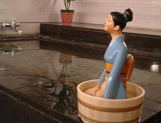 女将人形ｉｎお風呂横
