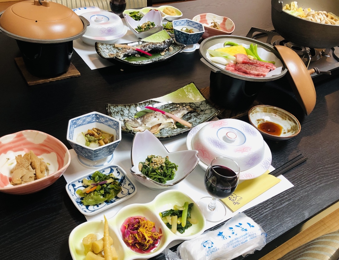 ゆっくりと和室でくつろぎ、季節の月山の山菜・郷土料理を・・・【和室プラン】　