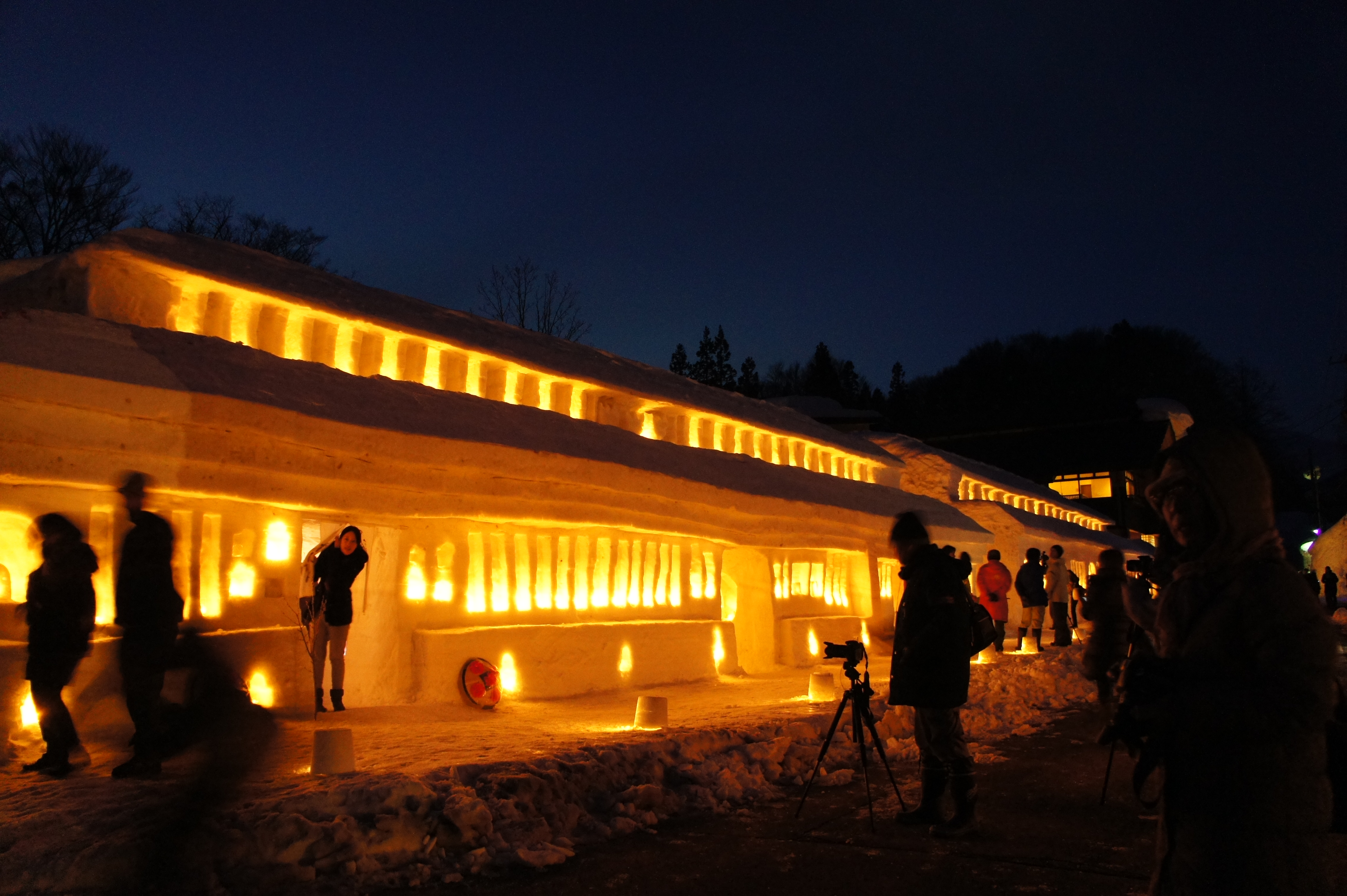 雪旅籠の灯りの風景