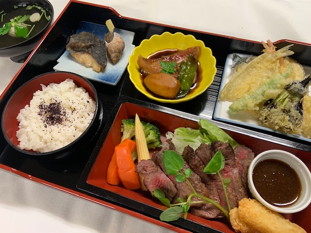 夕食弁当5,500円（一例）