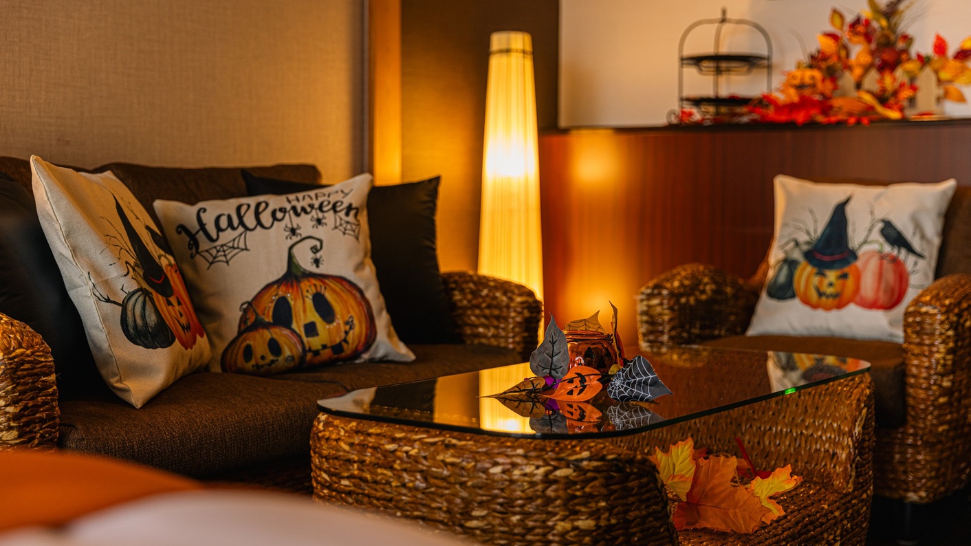 ハロウィン限定　バリ風洋室天蓋つきハリウッドツイン 