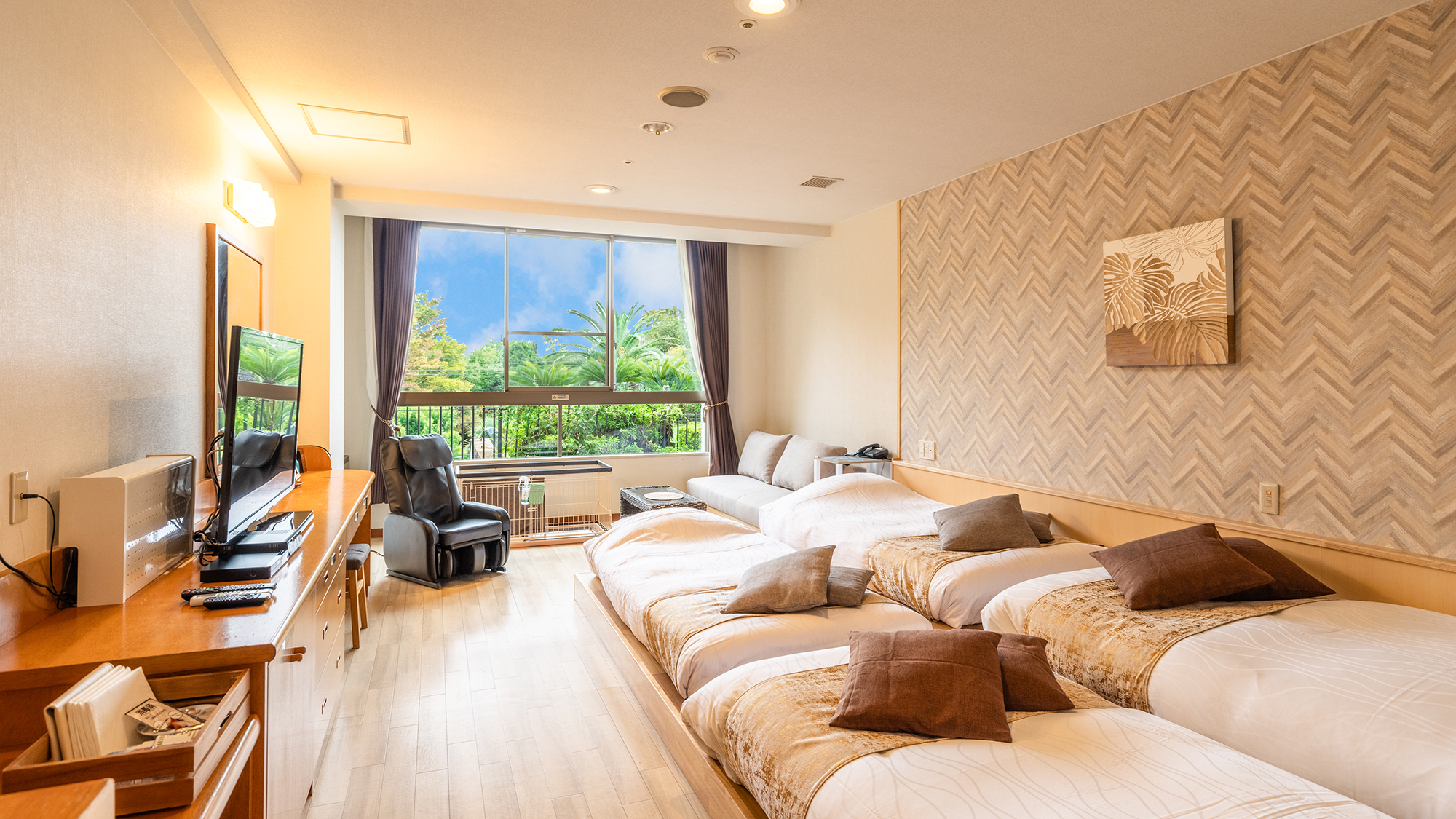 【バリ風洋室】ファミリールーム