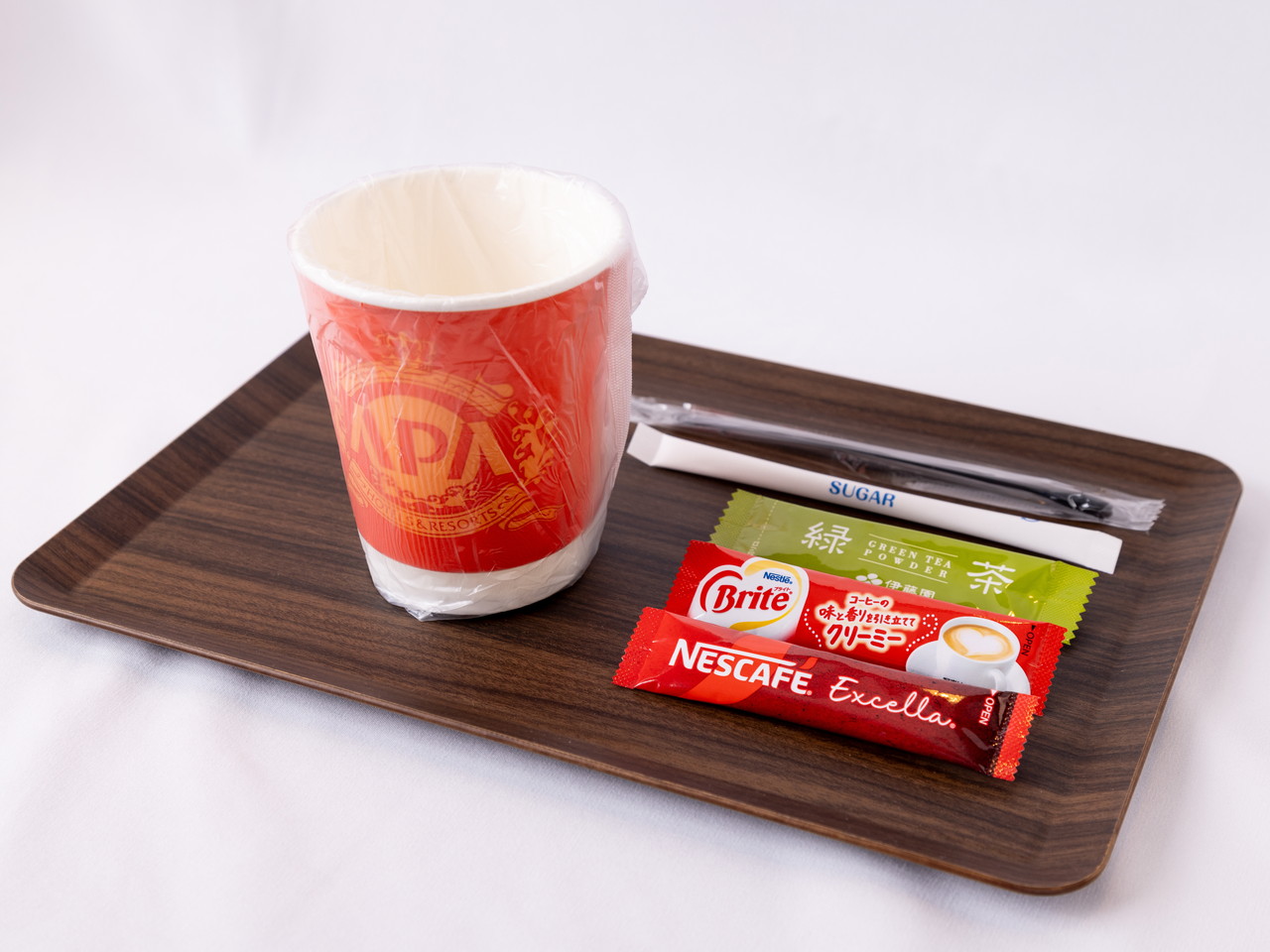 客室には、温かい飲み物が飲めるように緑茶・コーヒーをご用意。