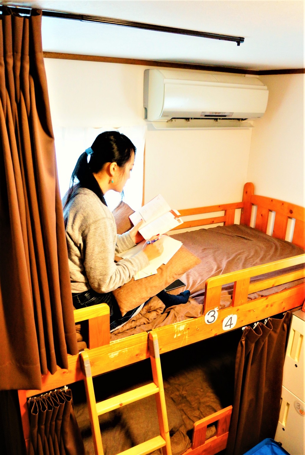 女性専用相部屋　ワケ有りベッドです！
