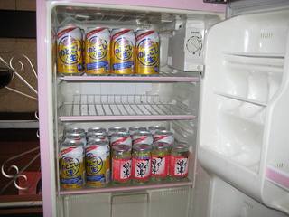 キッチンの販売用冷蔵庫ワンドリンク２００円