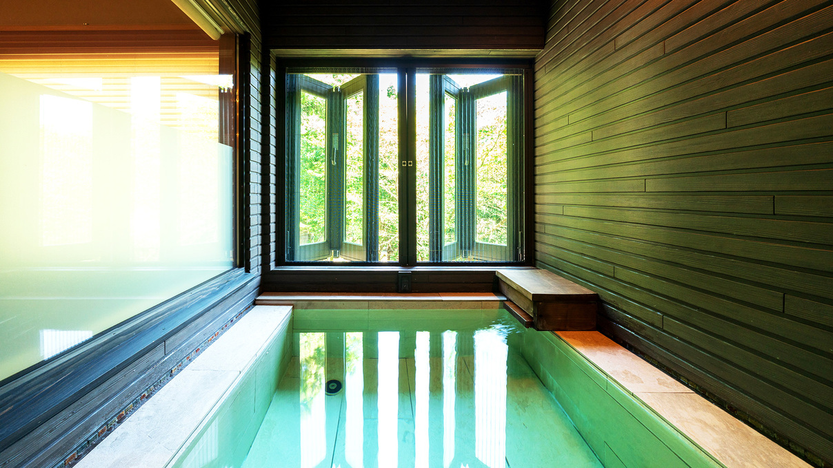 【TypeD】内風呂付客室。湯上がり後はしっとりとした肌触りに変わり、美肌効果を実感できます。