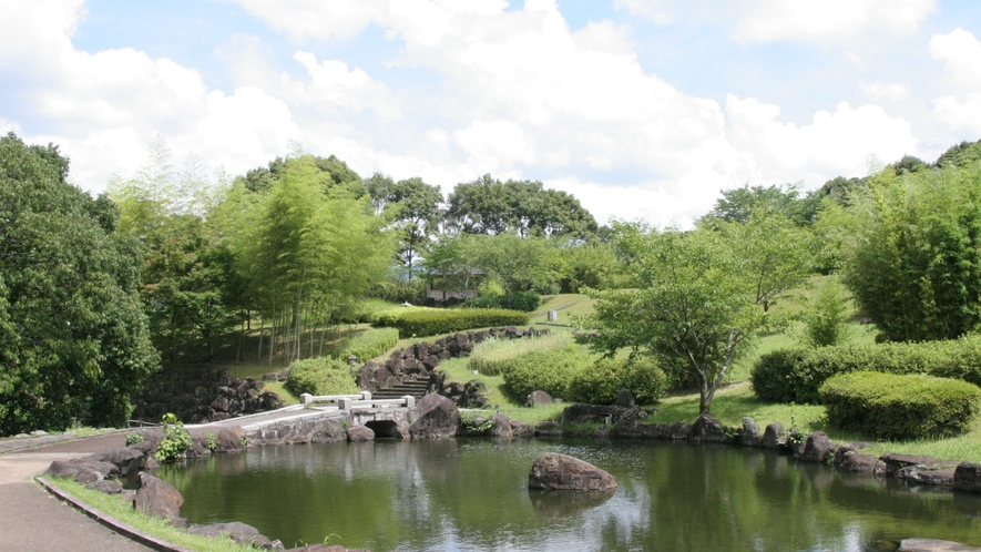 北薩広域公園：当館よりお車で約18分。かぐや姫の里竹林公園は幻想的な雰囲気です。
