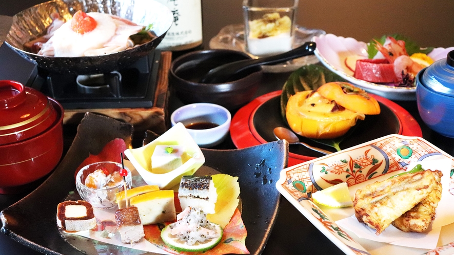 紫尾庵流創作懐石料理一例：薩摩の郷土料理や地元の素材をふんだんに使った四季折々のお料理です。