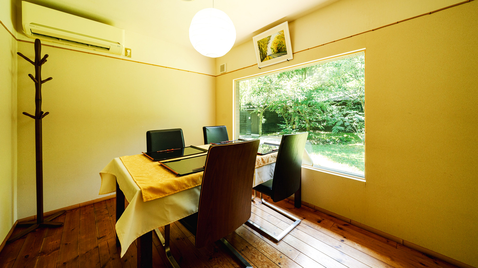 お食事処は完全個室となっております。鹿児島の美味・季節の美味をご堪能ください。