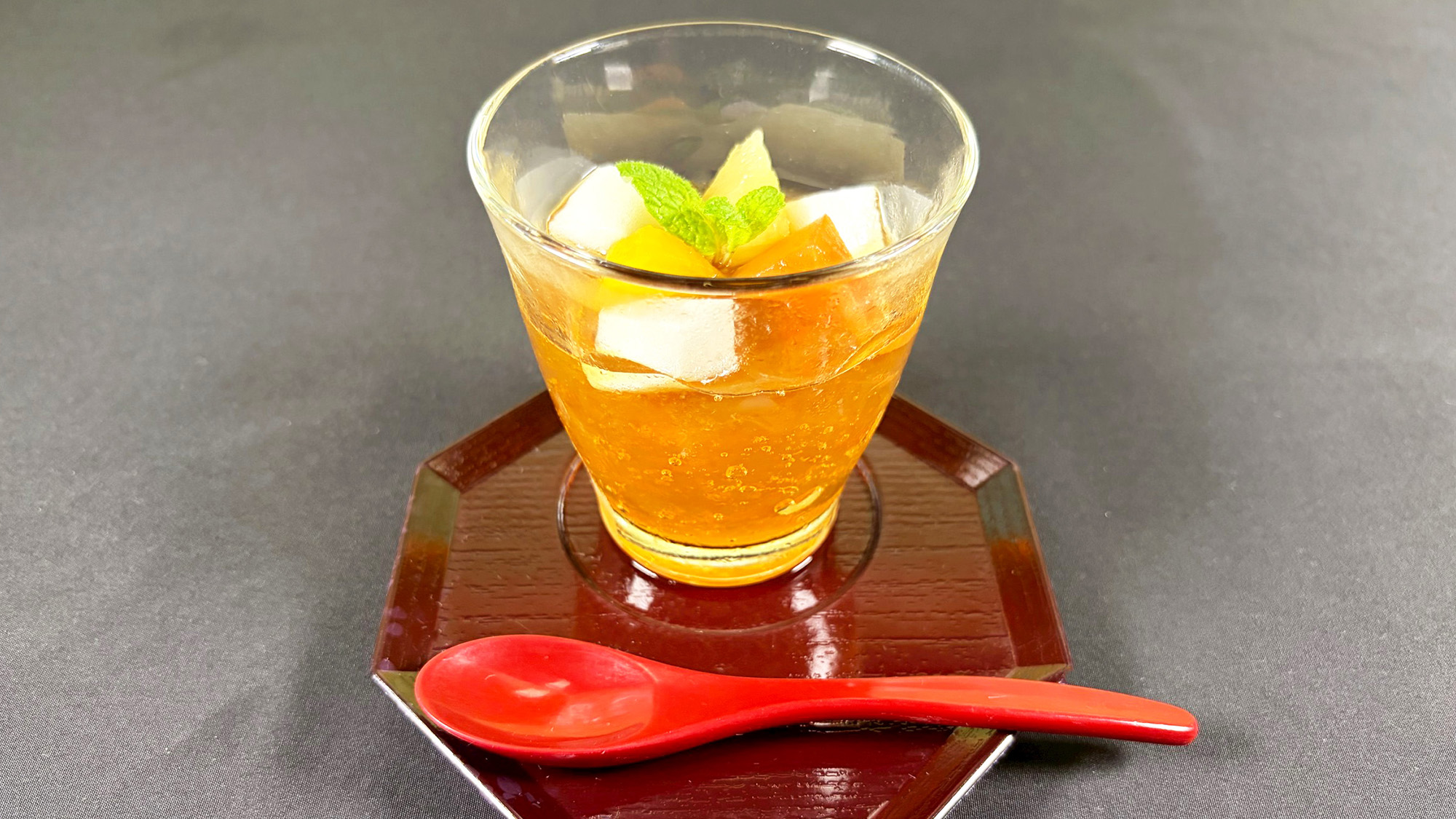 甘味一例：紅茶ゼリー