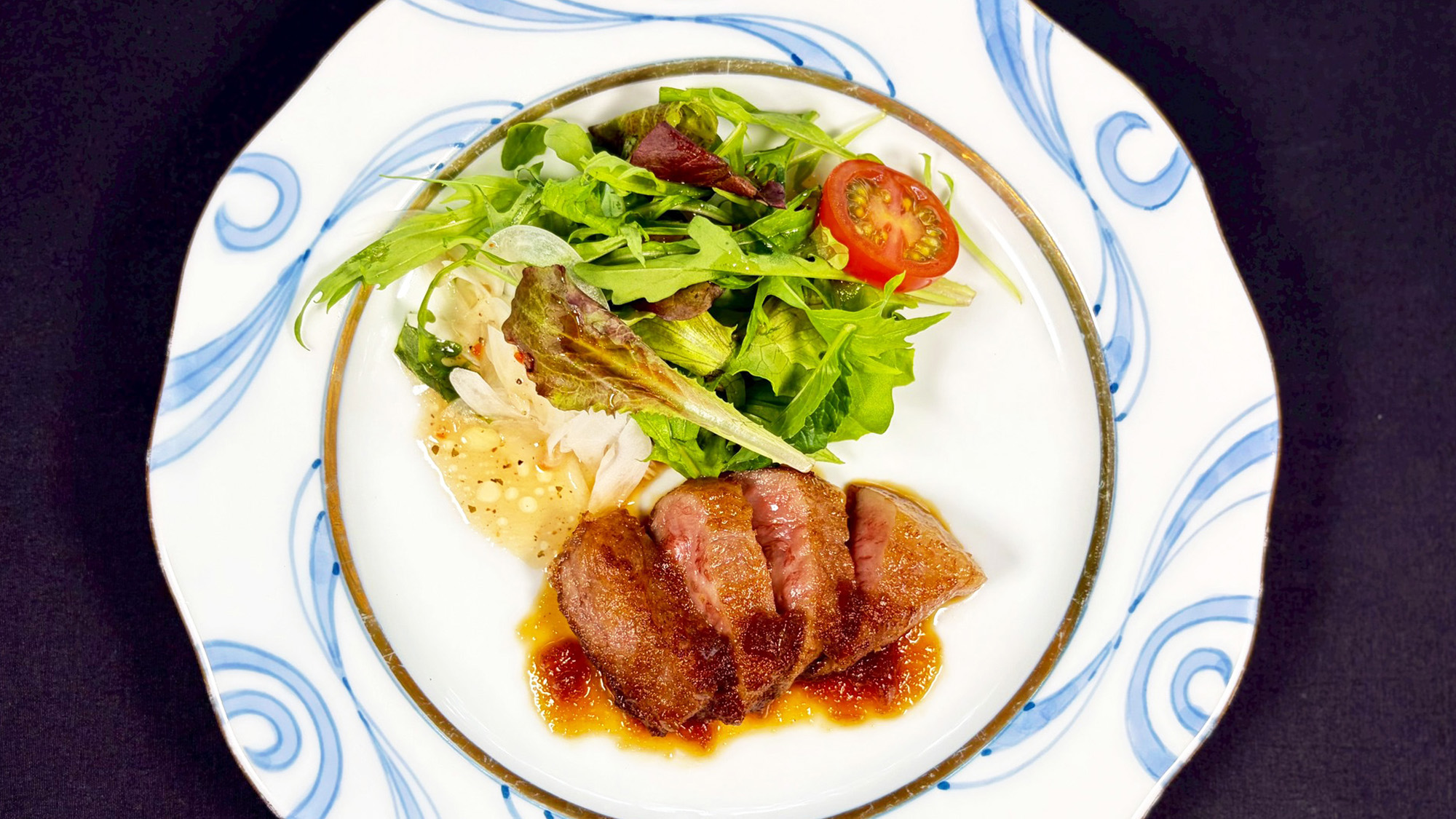 皿物一例：鹿児島県産牛みすじステーキ