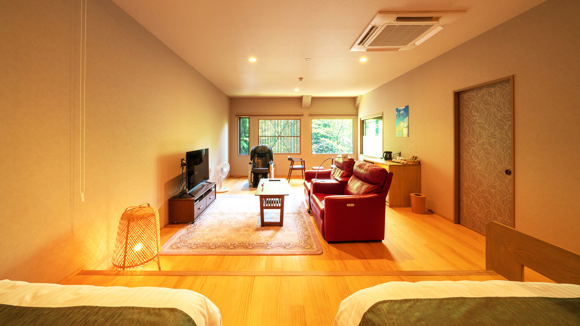 【TypeD】内風呂付客室。広々とした客室にはマッサージチェアを完備。癒しのお時間を心ゆくまで。