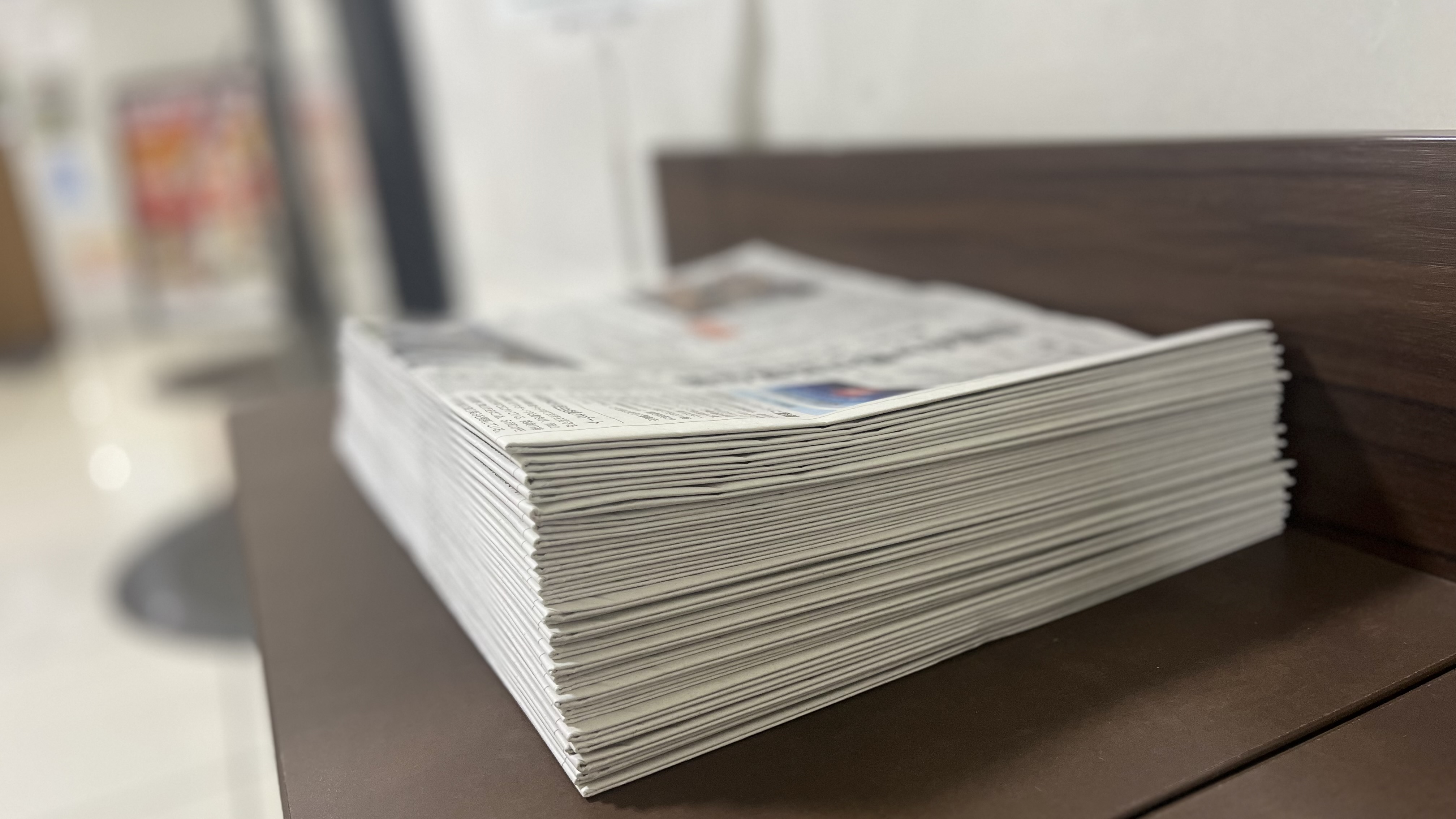 無料新聞サービス（１階エレベーター前）