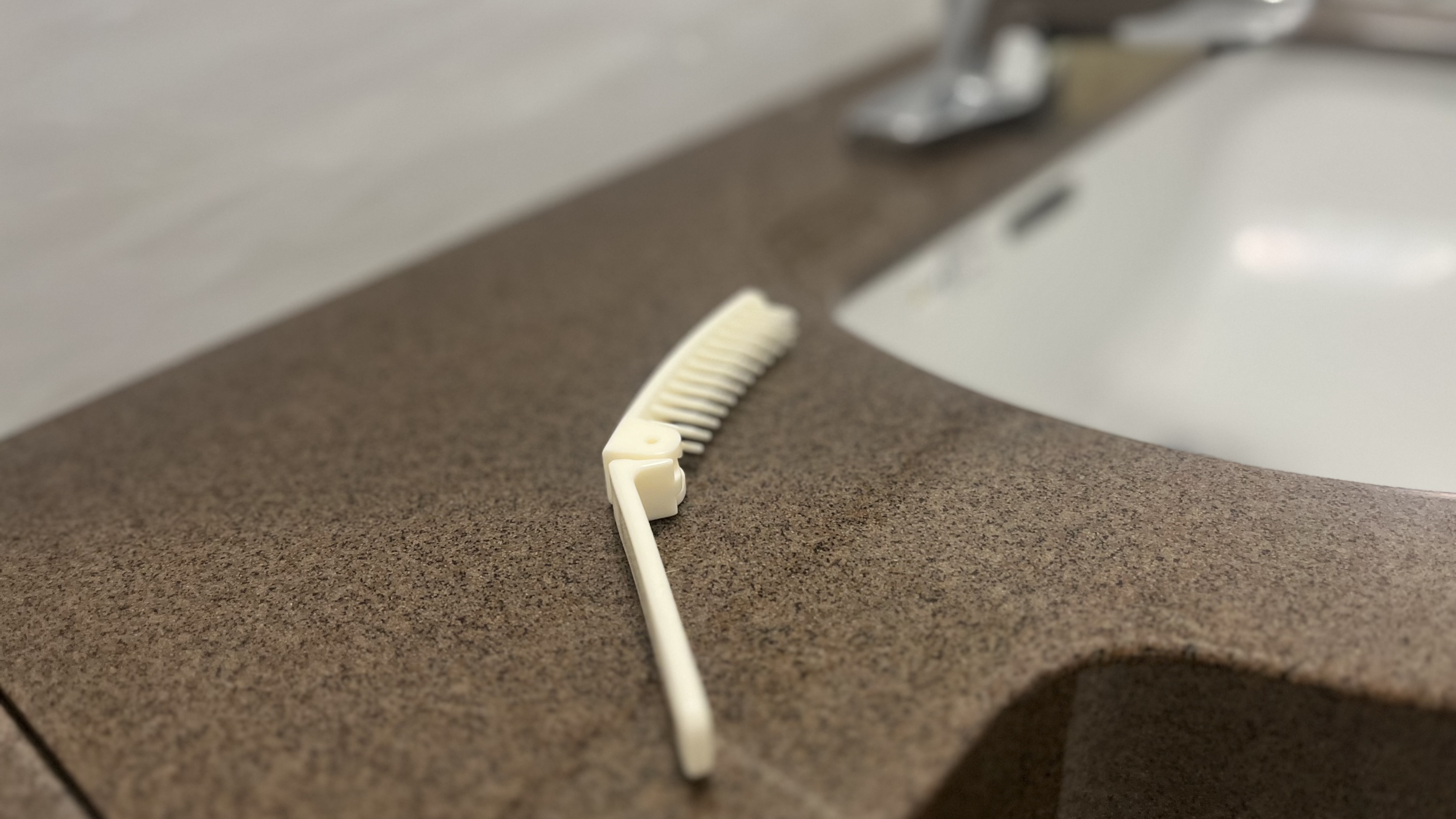 ヘアブラシ（アメニティ・バイキング）