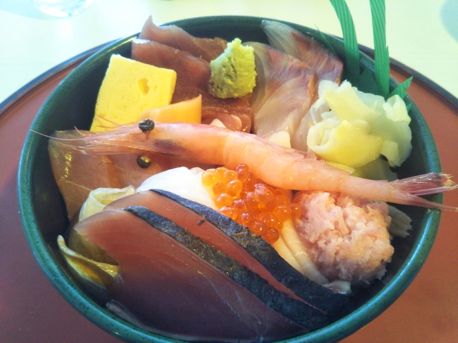 ウヲッセ21レストランでの海鮮丼