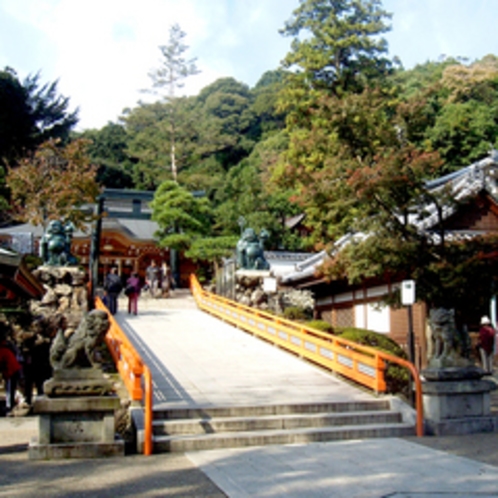 【清荒神清澄寺】「荒神さん」の名で親しまれ、かまどの神様・火の神様として信仰を集めています。