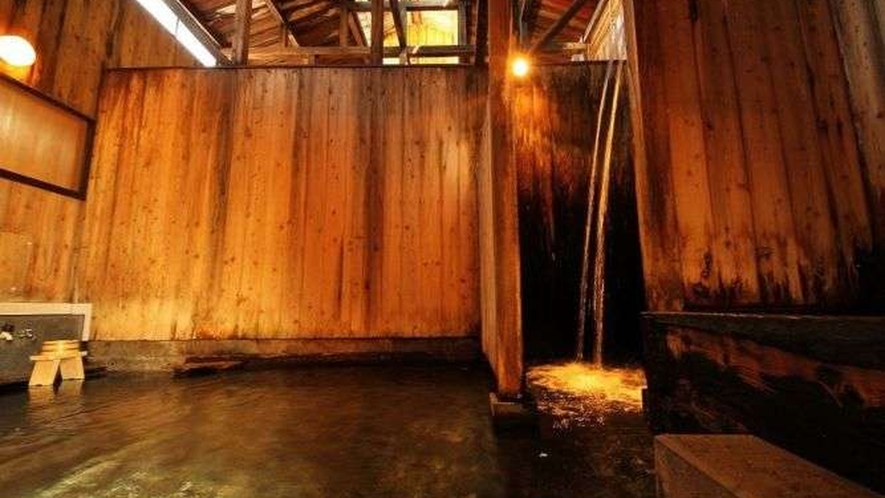 【秘湯めぐり・東屋】約400年前から使われている歴史ある温泉浴場。